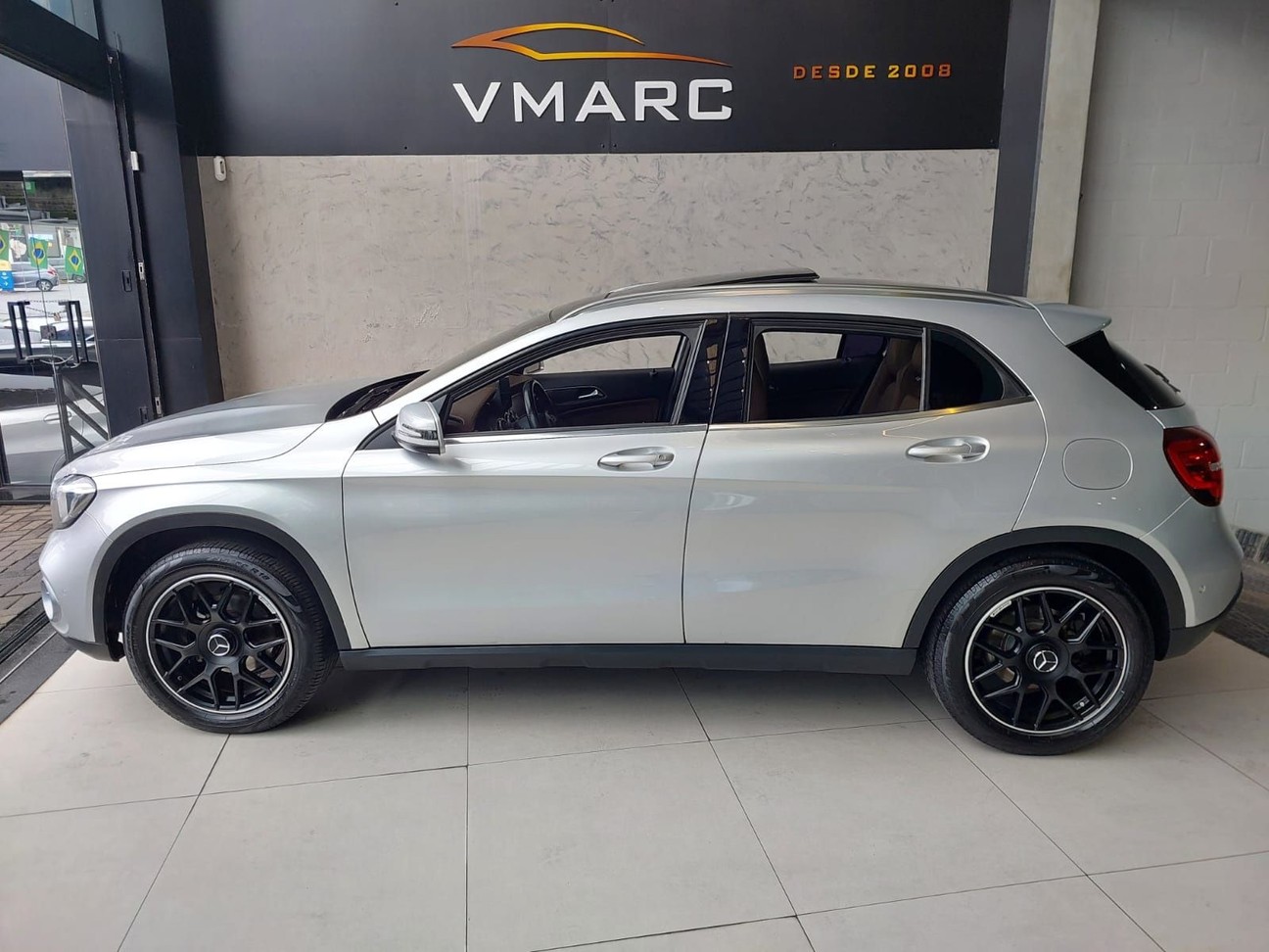 MERCEDES-BENZ GLA 200