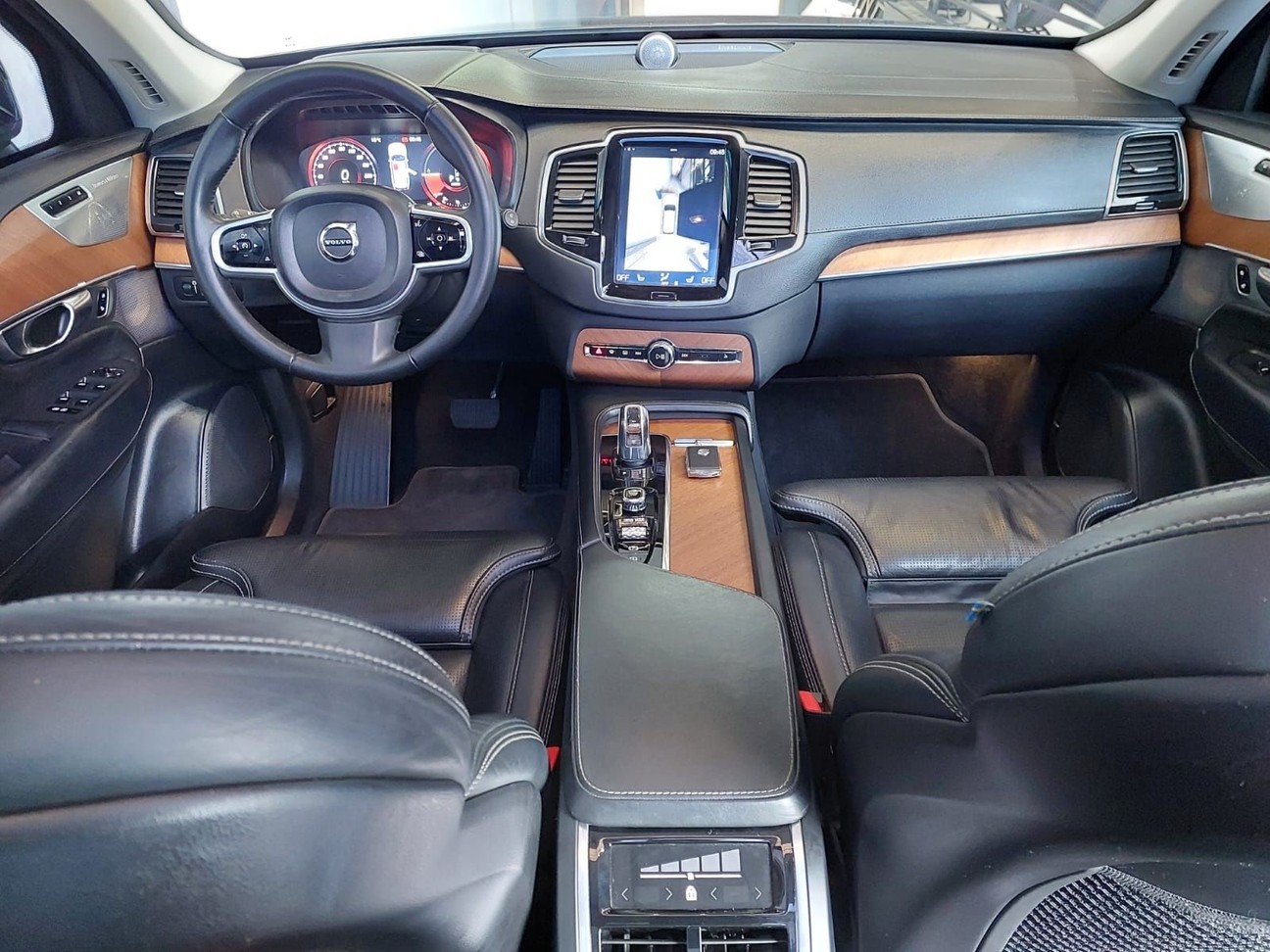 VOLVO XC90