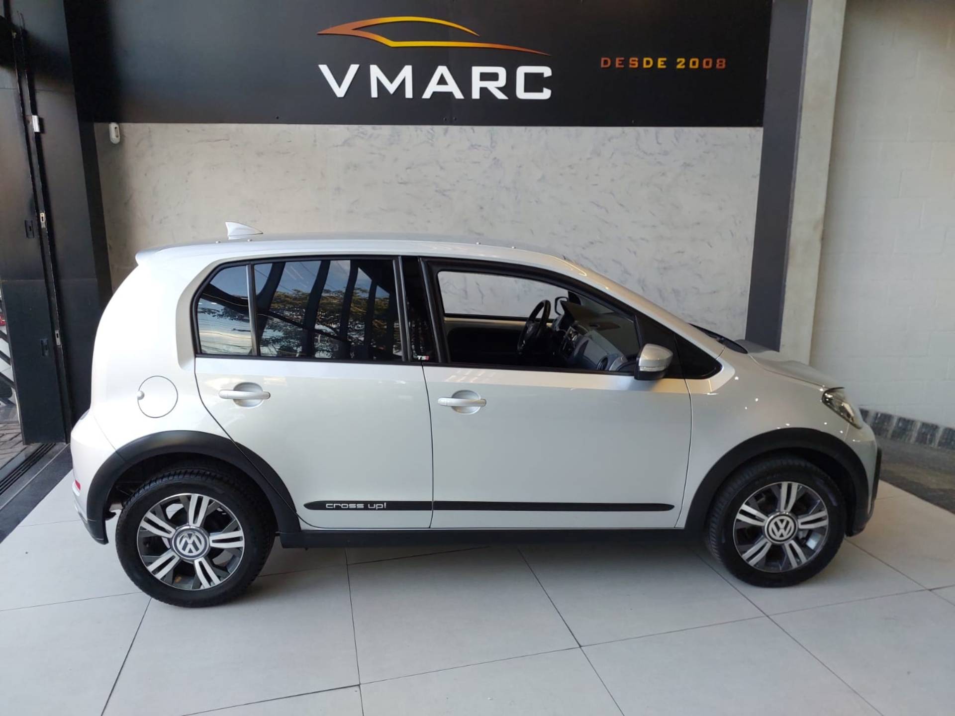 VOLKSWAGEN CROSS UP