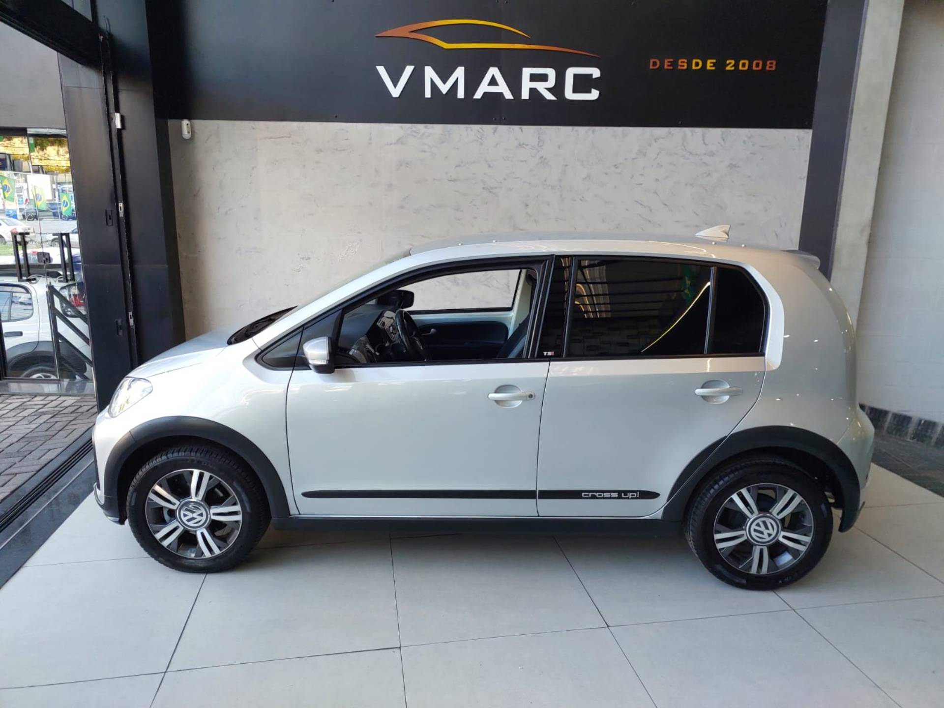 VOLKSWAGEN CROSS UP