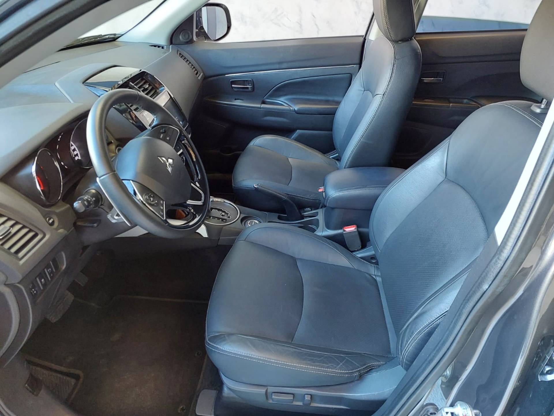 MITSUBISHI OUTLANDER SPORT