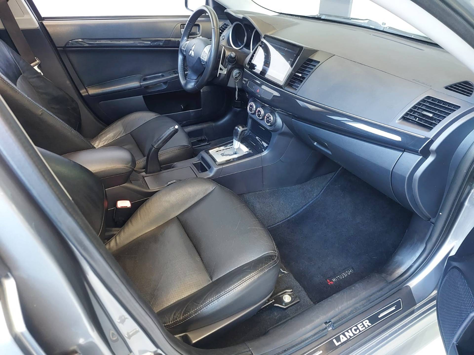 MITSUBISHI LANCER