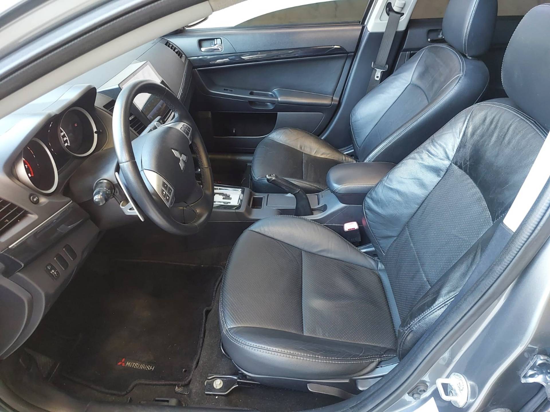 MITSUBISHI LANCER