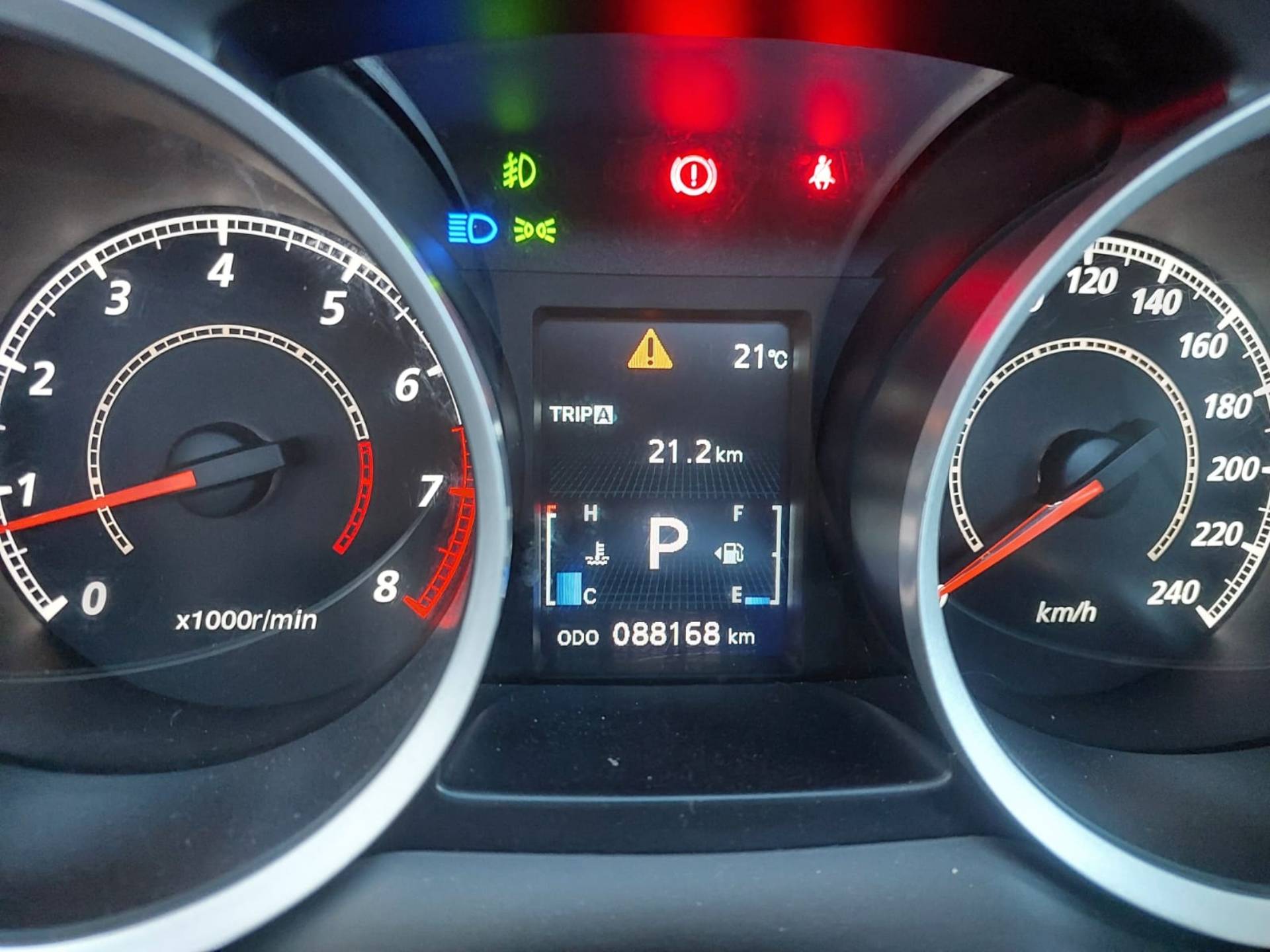 MITSUBISHI LANCER