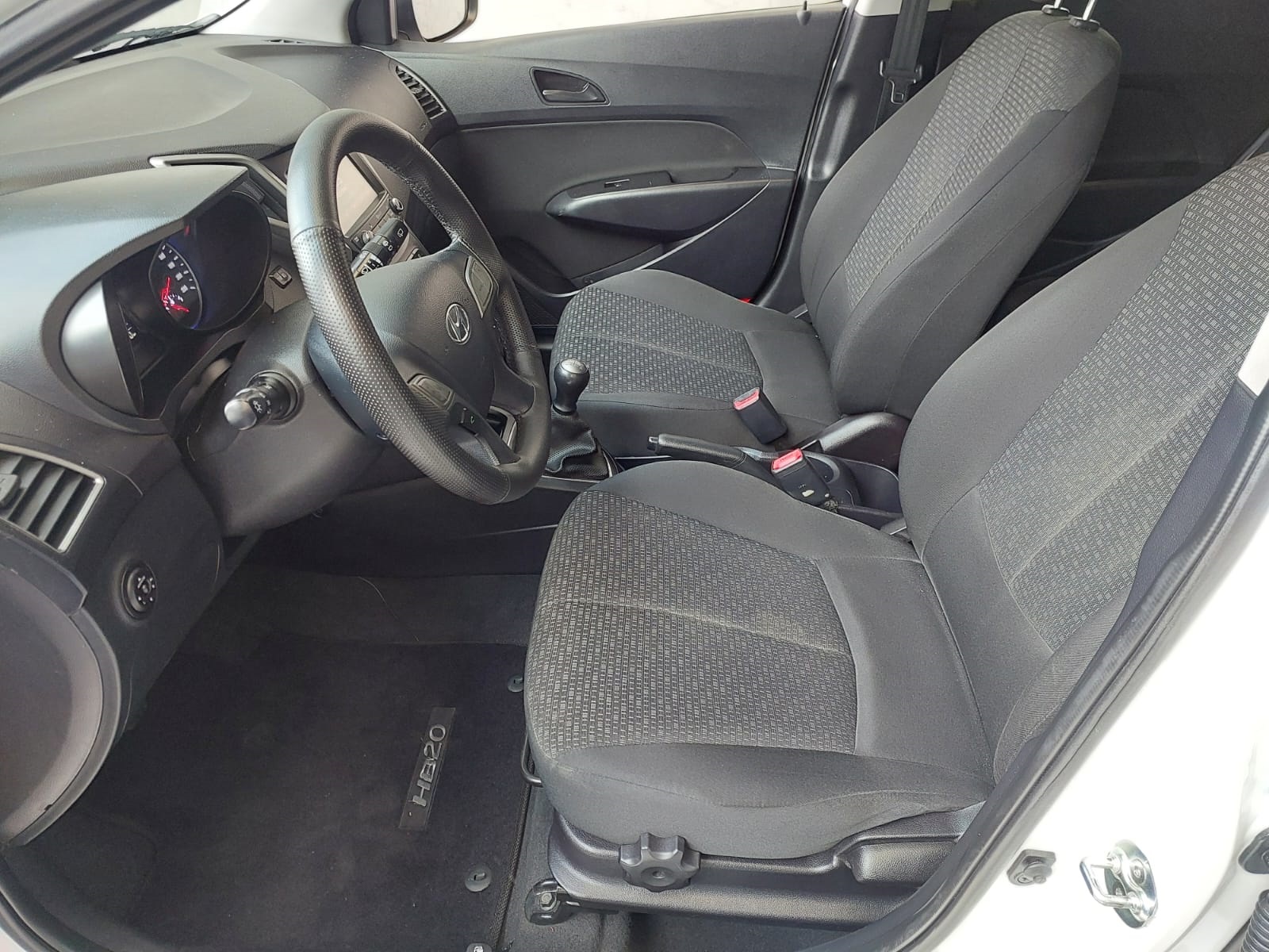 HYUNDAI HB20