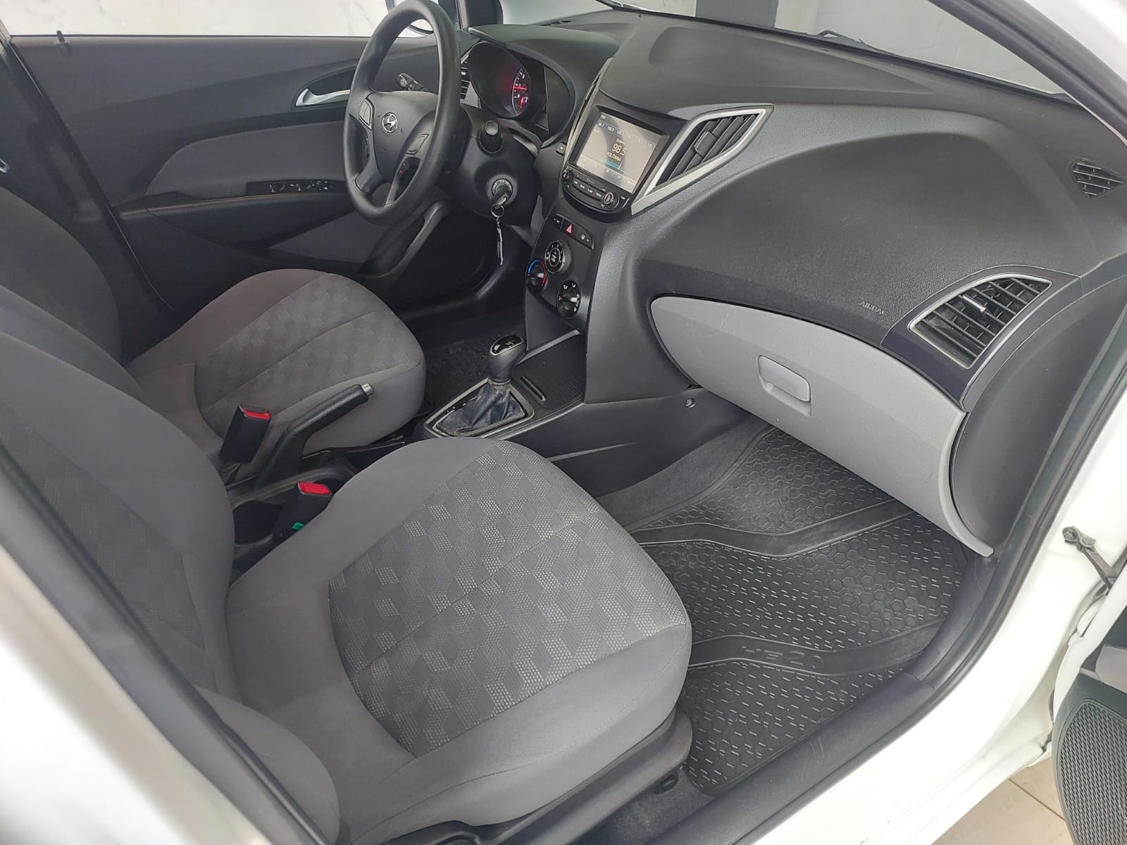 HYUNDAI HB20S