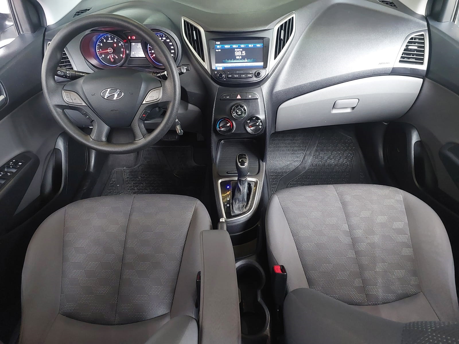 HYUNDAI HB20S