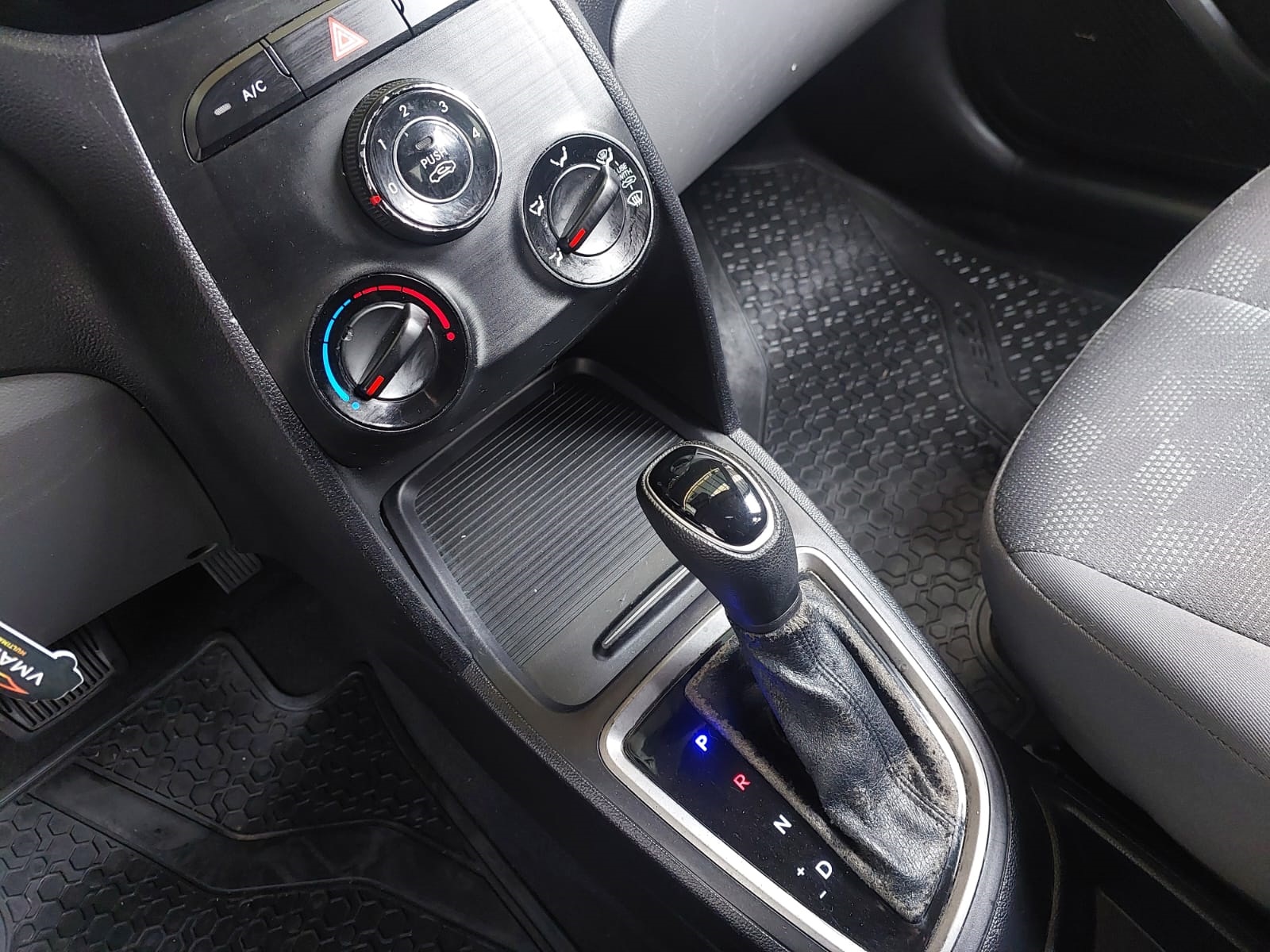 HYUNDAI HB20S