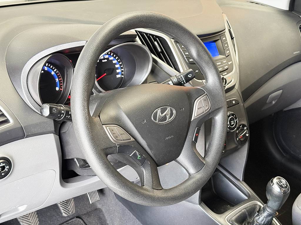 HYUNDAI HB20S