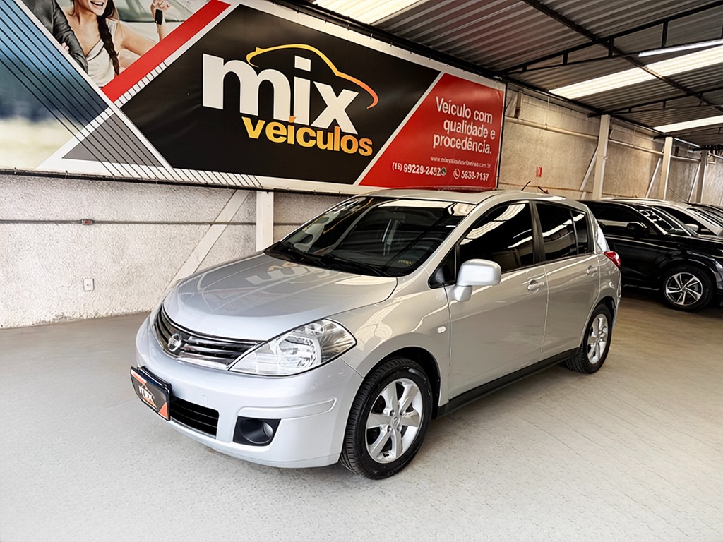 NISSAN TIIDA