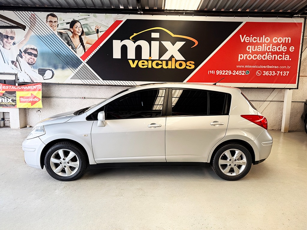 NISSAN TIIDA