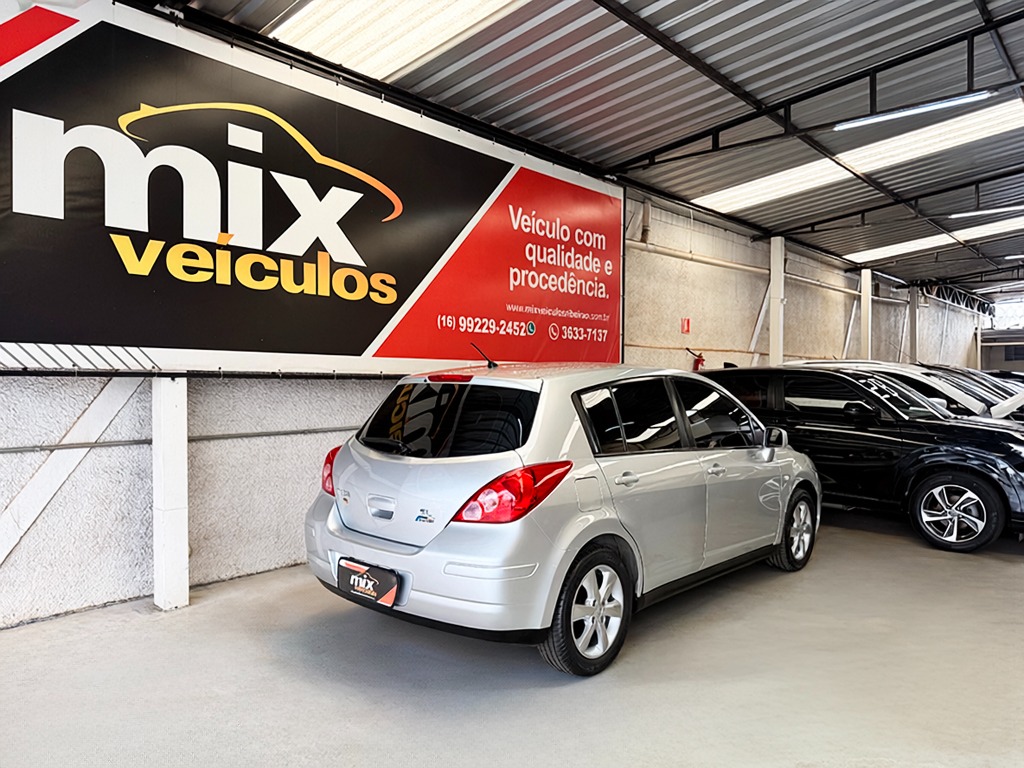 NISSAN TIIDA
