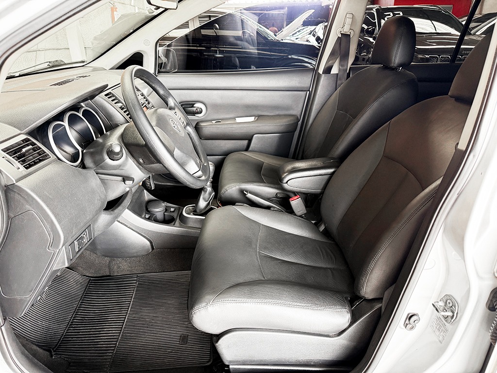 NISSAN TIIDA