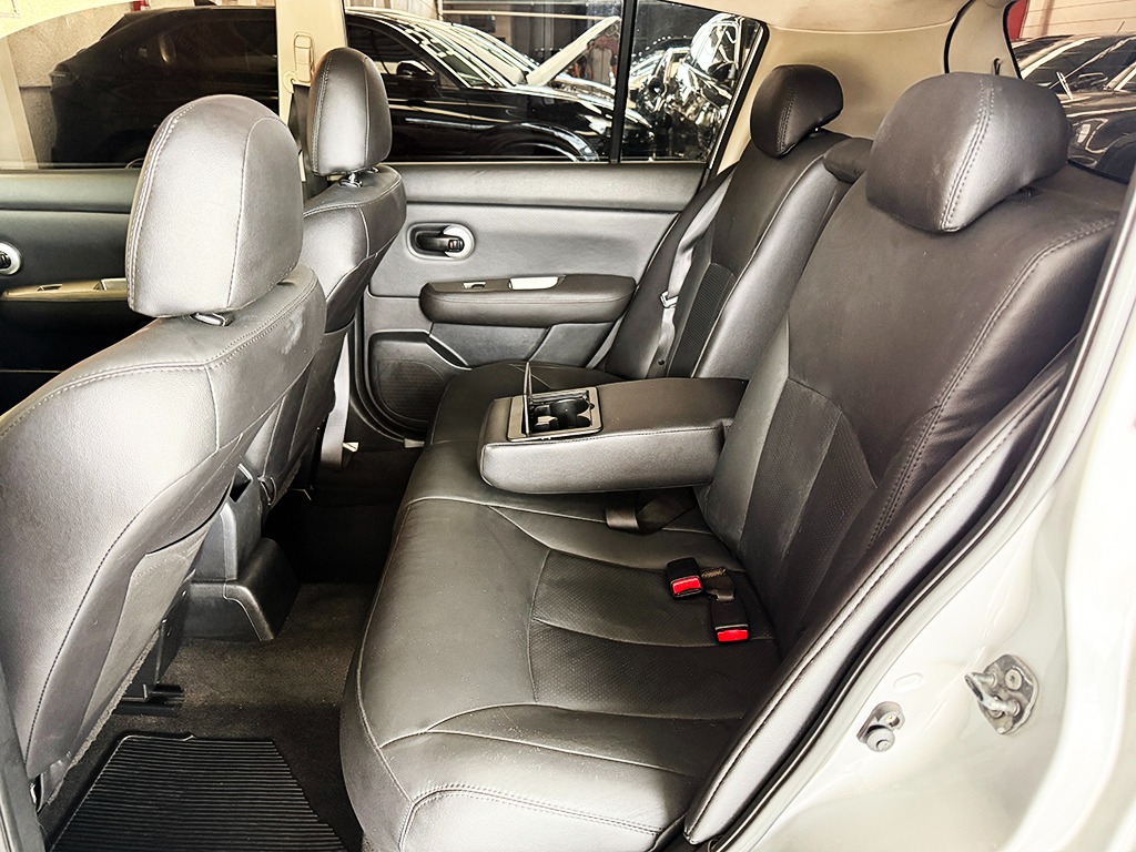 NISSAN TIIDA