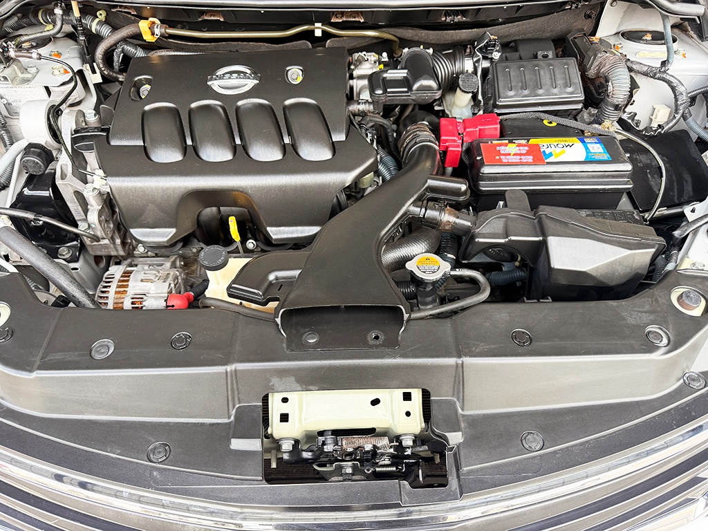 NISSAN TIIDA