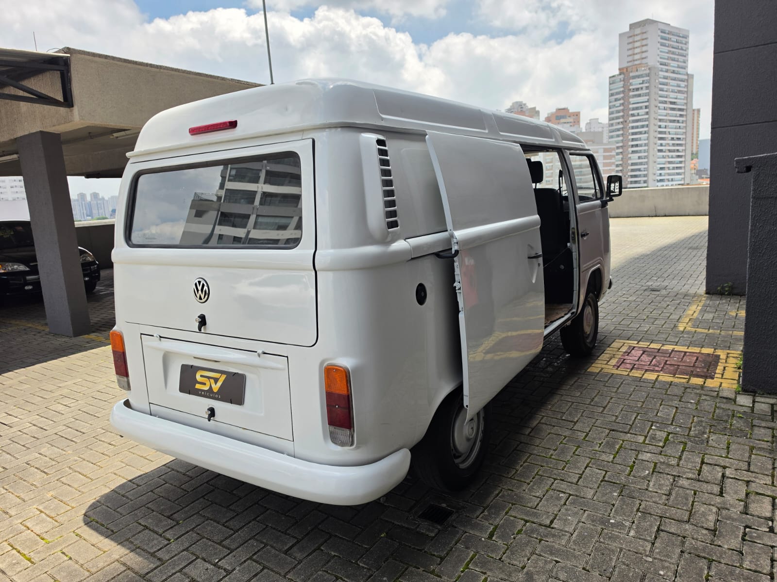 VOLKSWAGEN KOMBI
