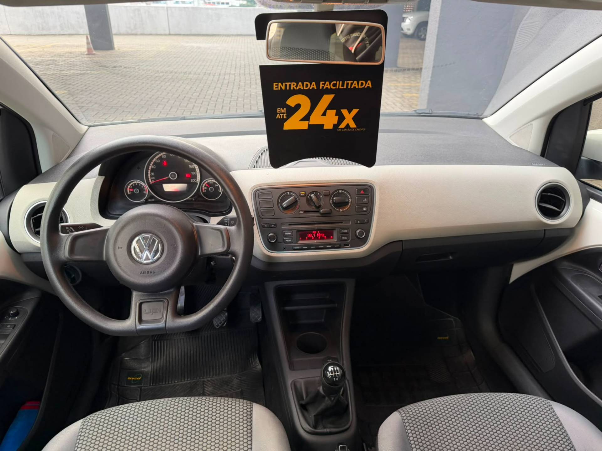VOLKSWAGEN UP