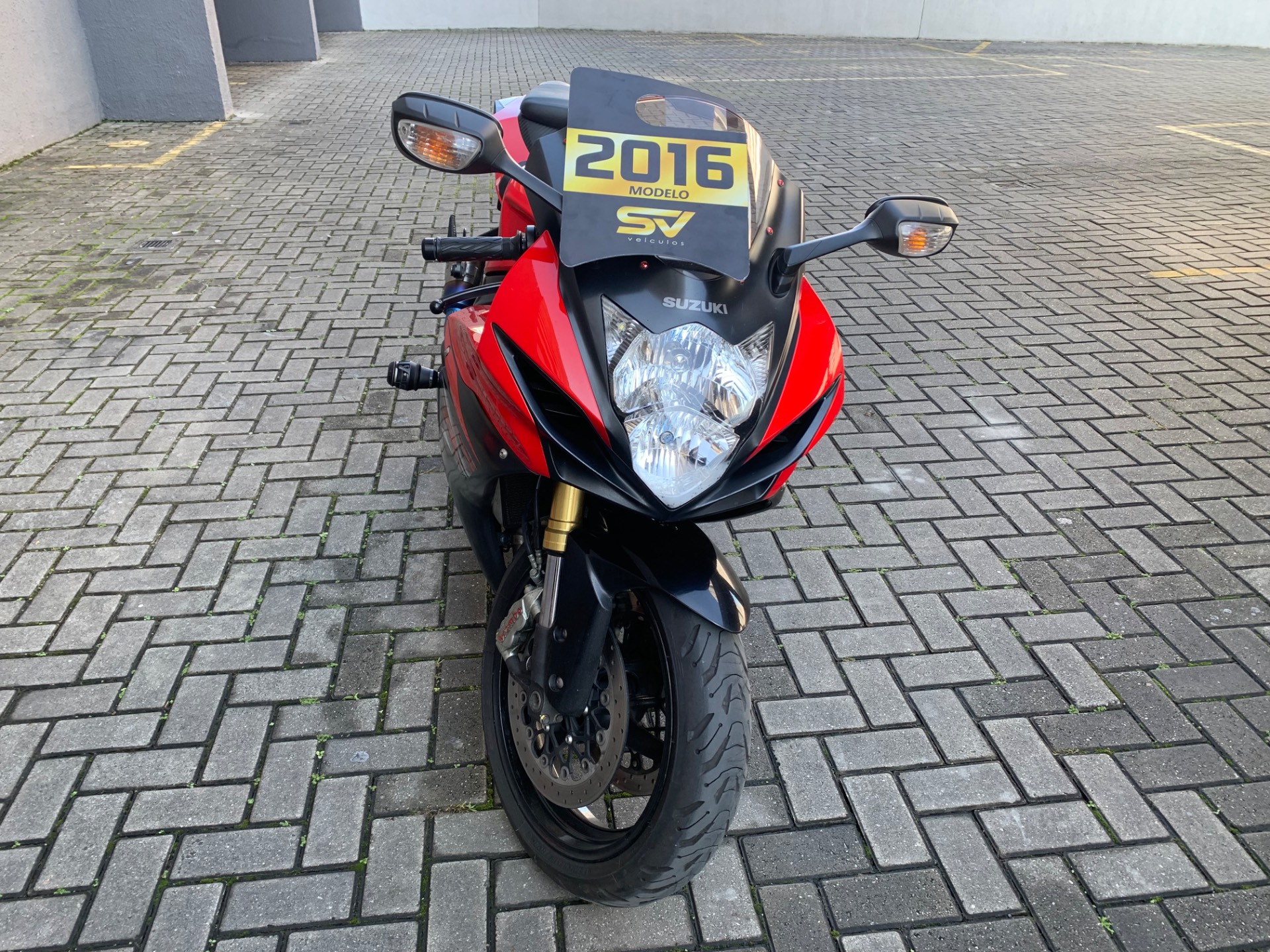 SUZUKI GSX R750
