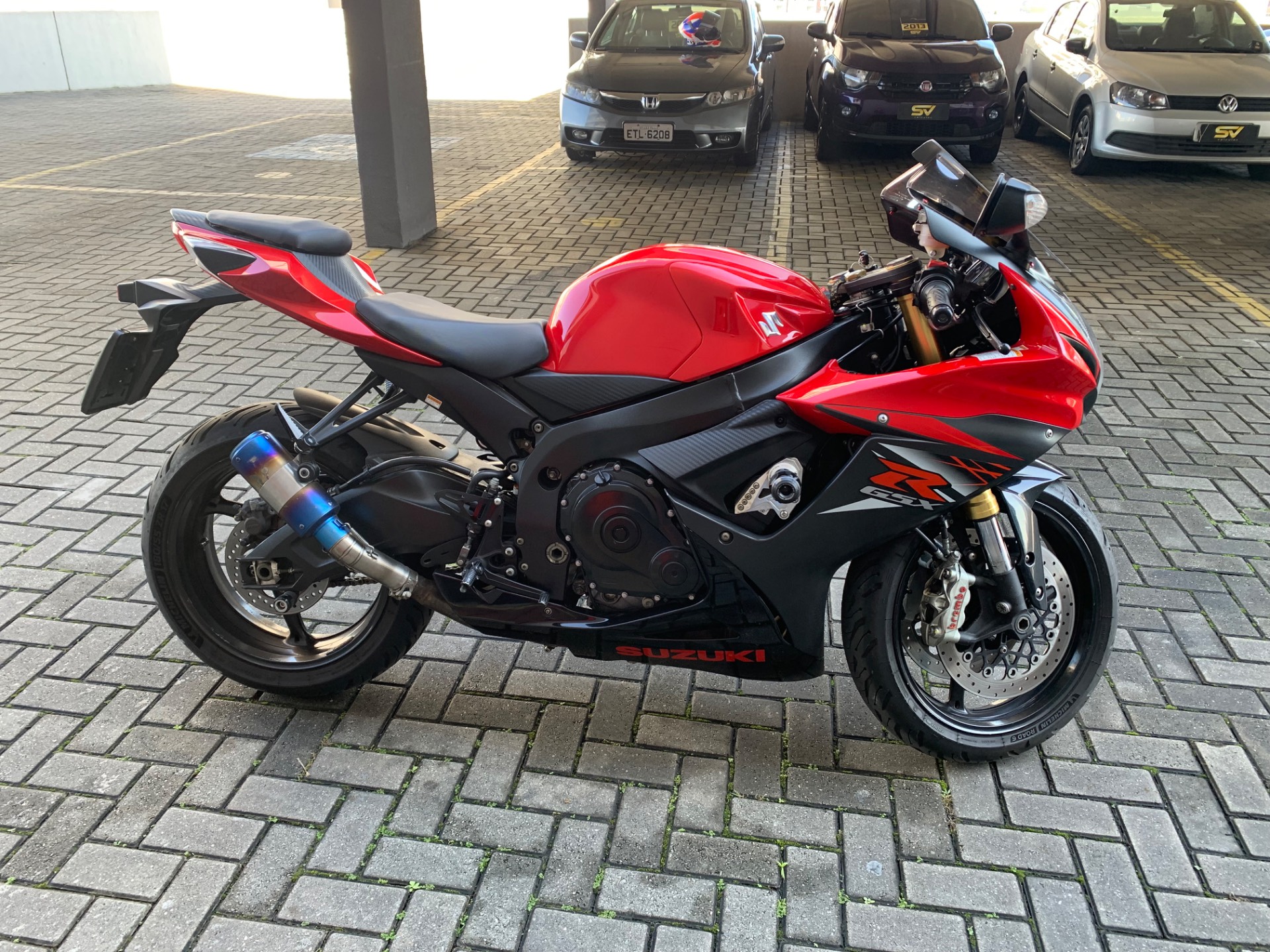 SUZUKI GSX R750