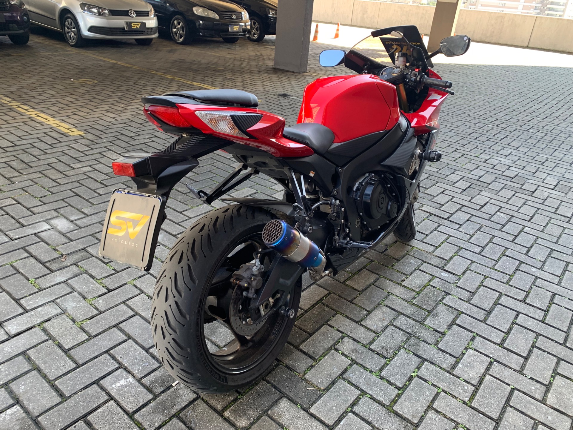 SUZUKI GSX R750