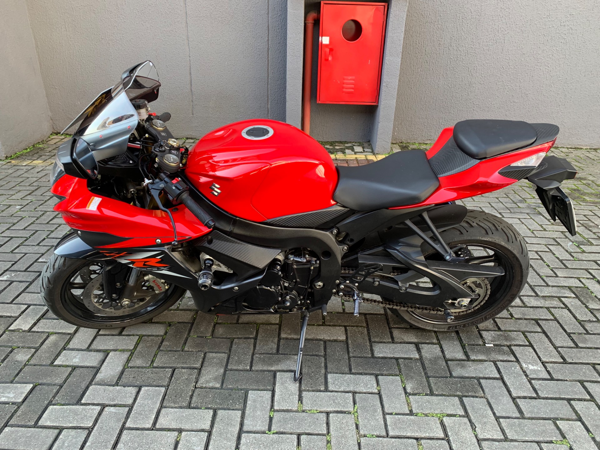 SUZUKI GSX R750