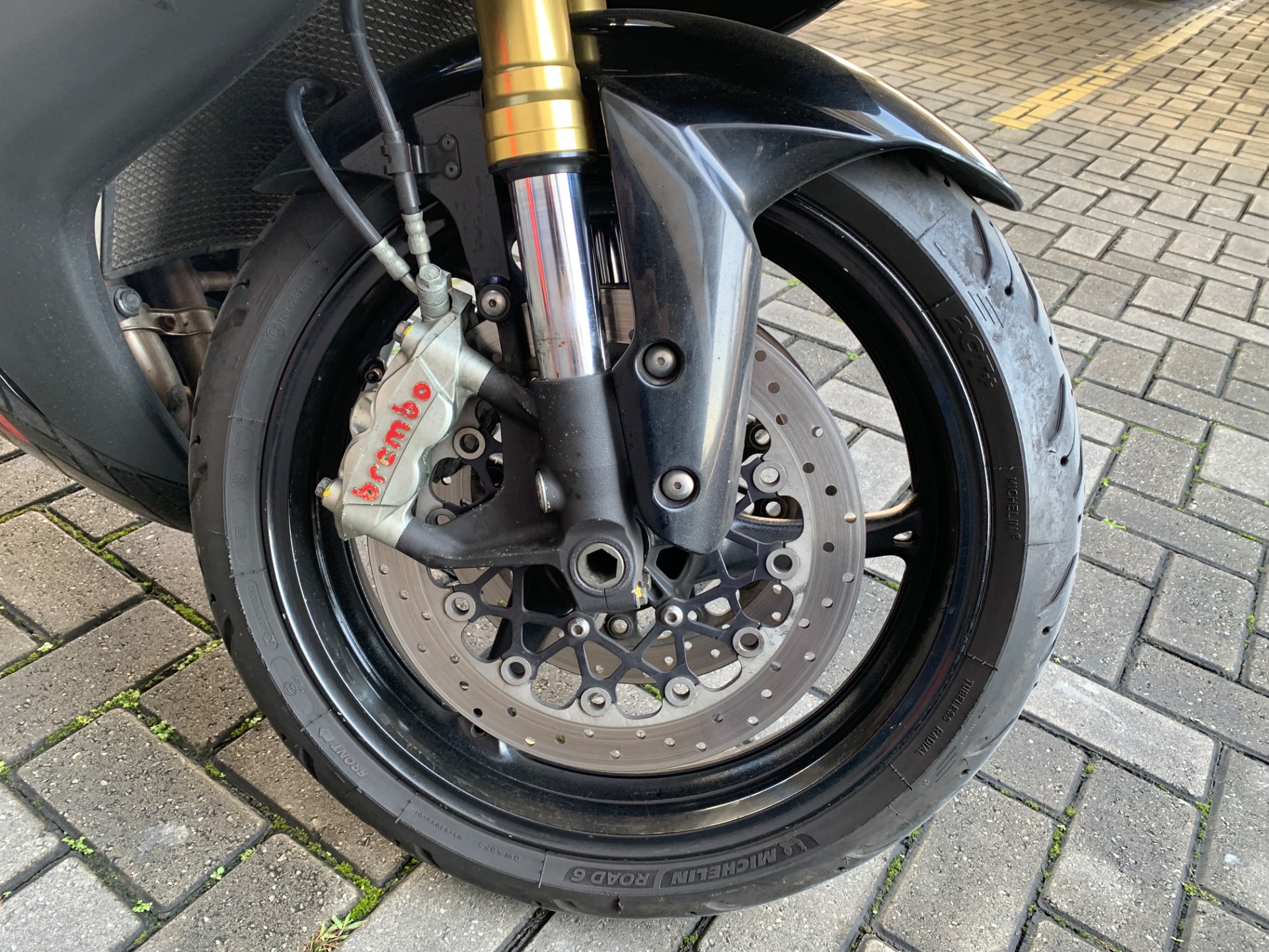 SUZUKI GSX R750