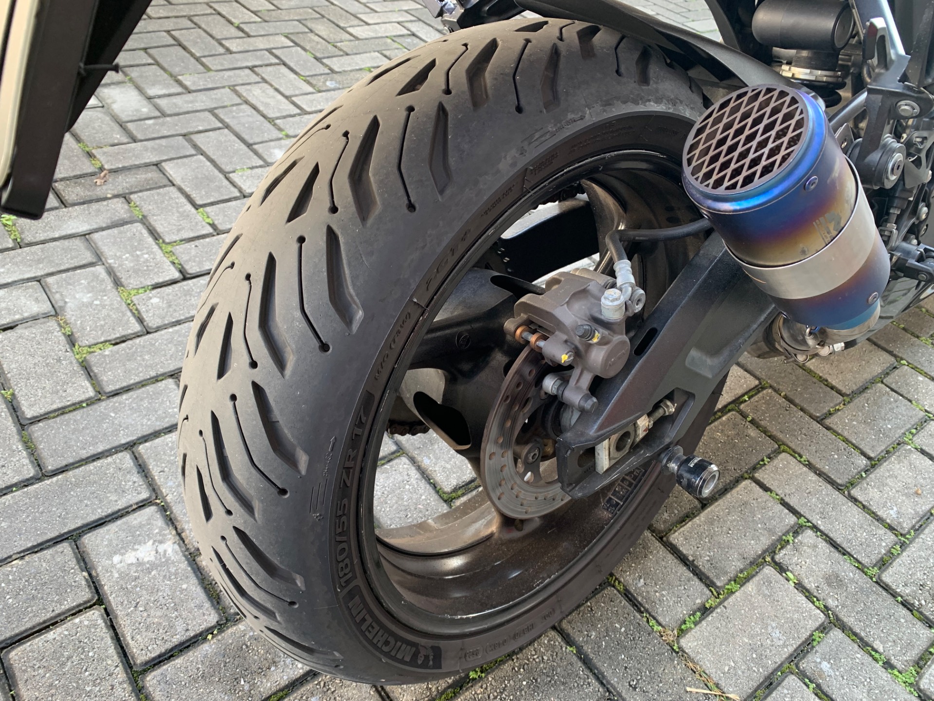 SUZUKI GSX R750
