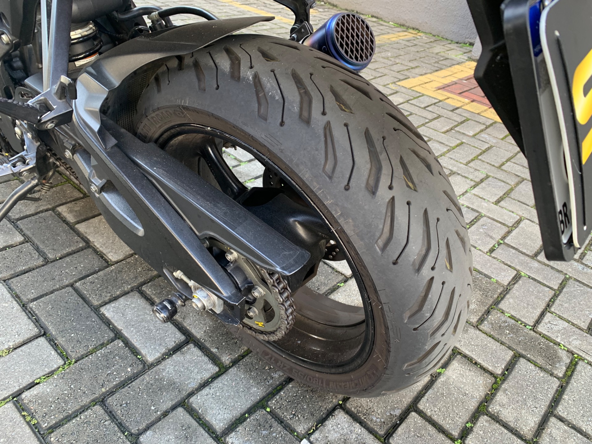 SUZUKI GSX R750