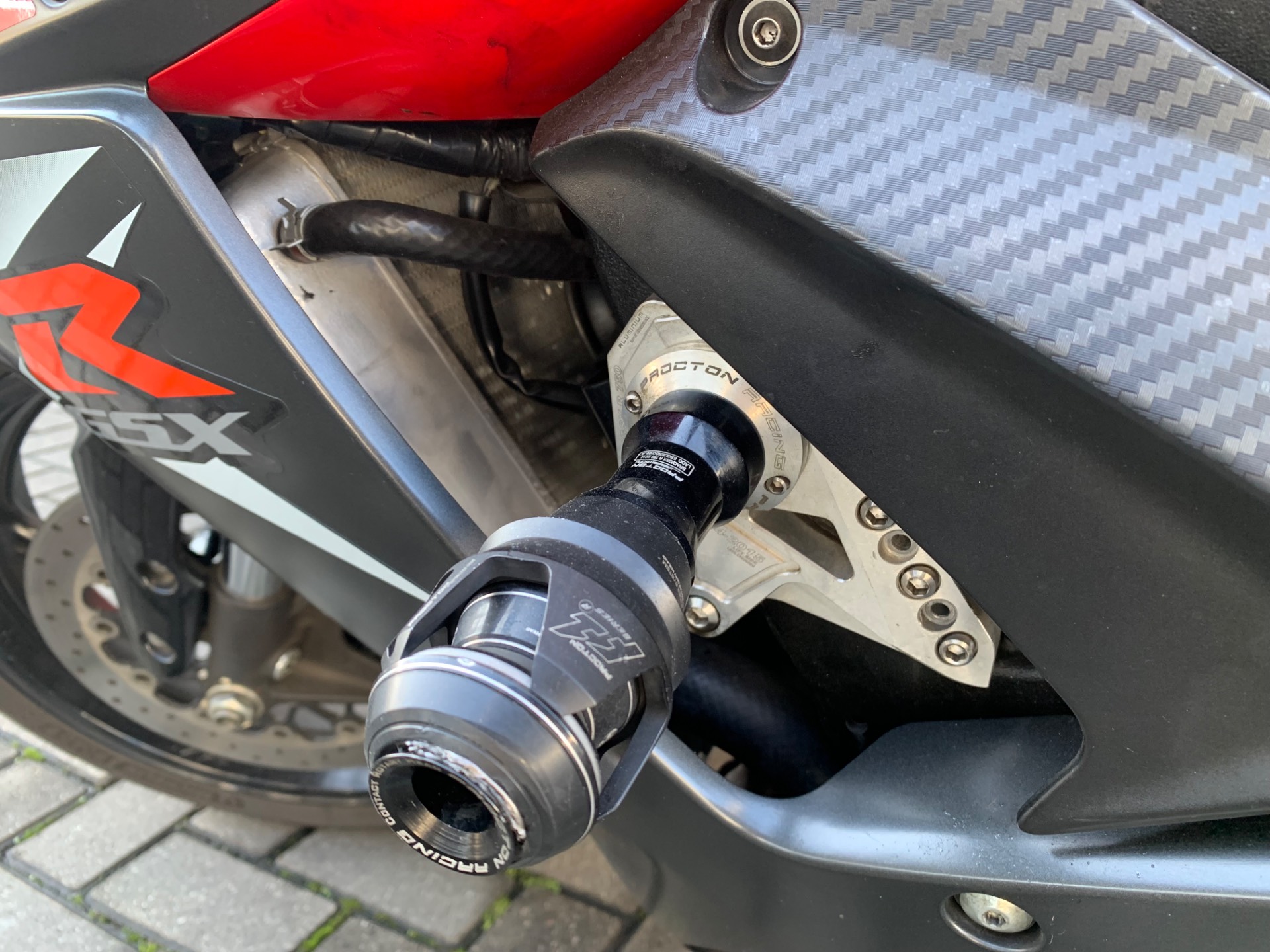 SUZUKI GSX R750