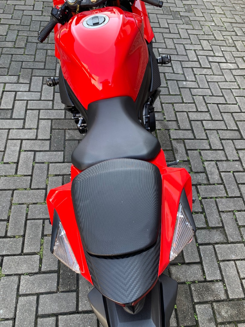SUZUKI GSX R750