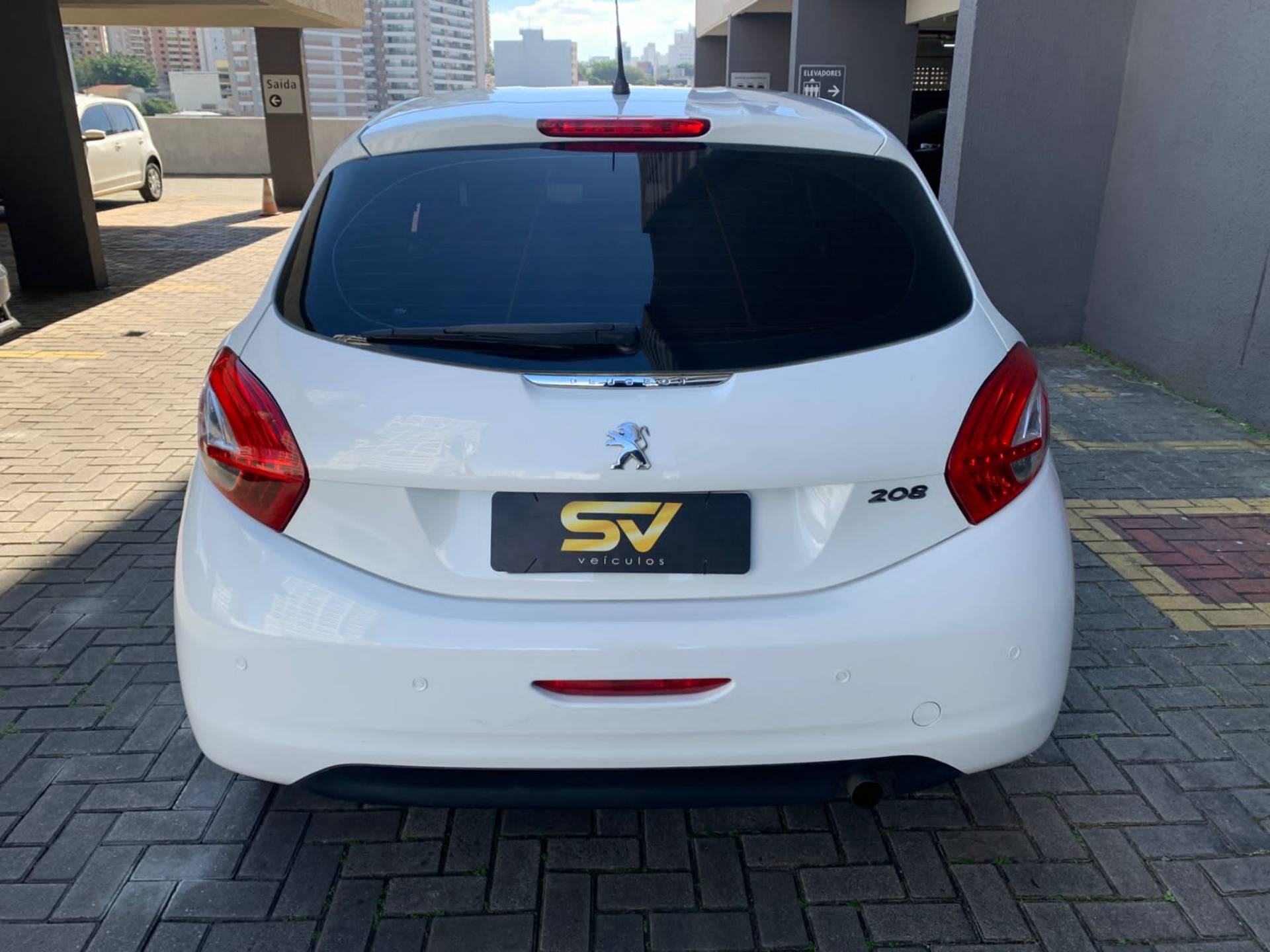 PEUGEOT 208