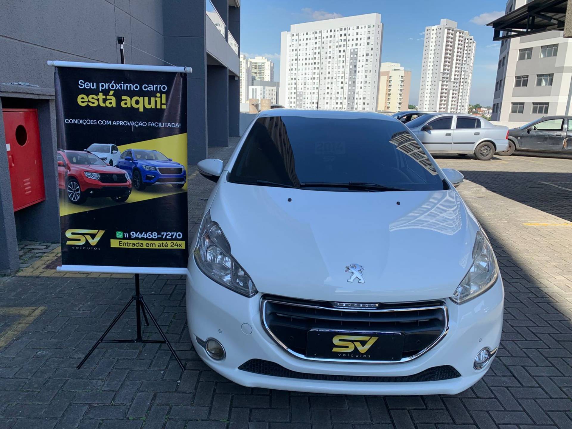 PEUGEOT 208
