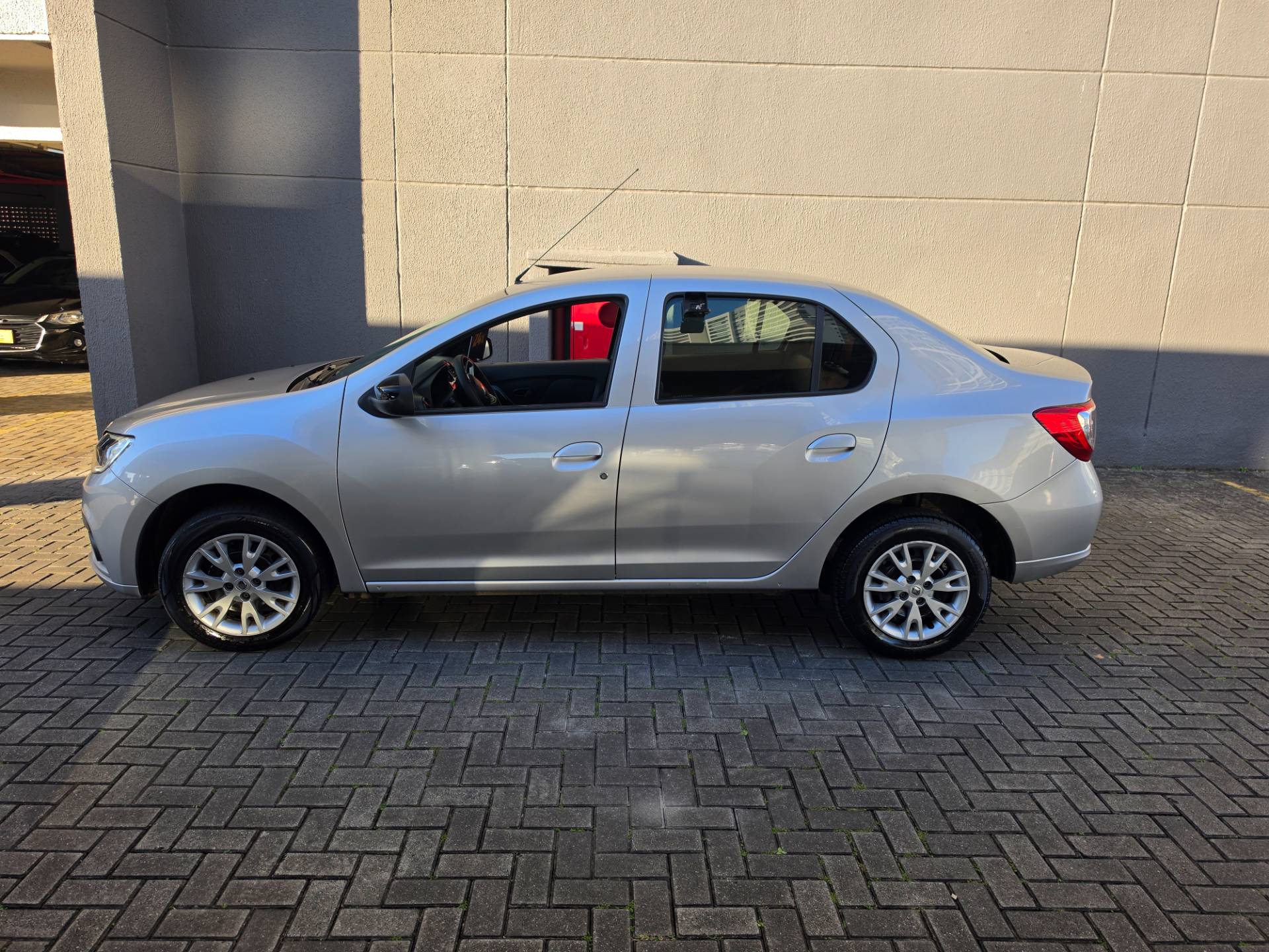 RENAULT LOGAN