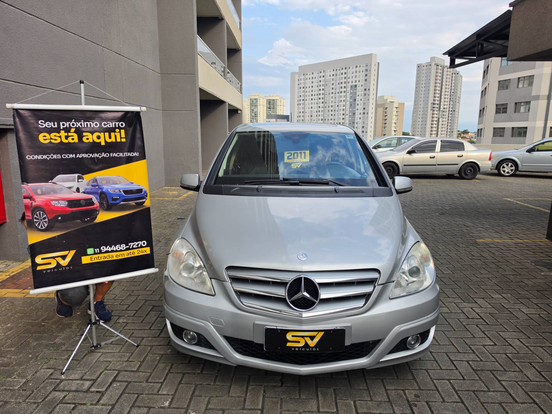 MERCEDES-BENZ B 180