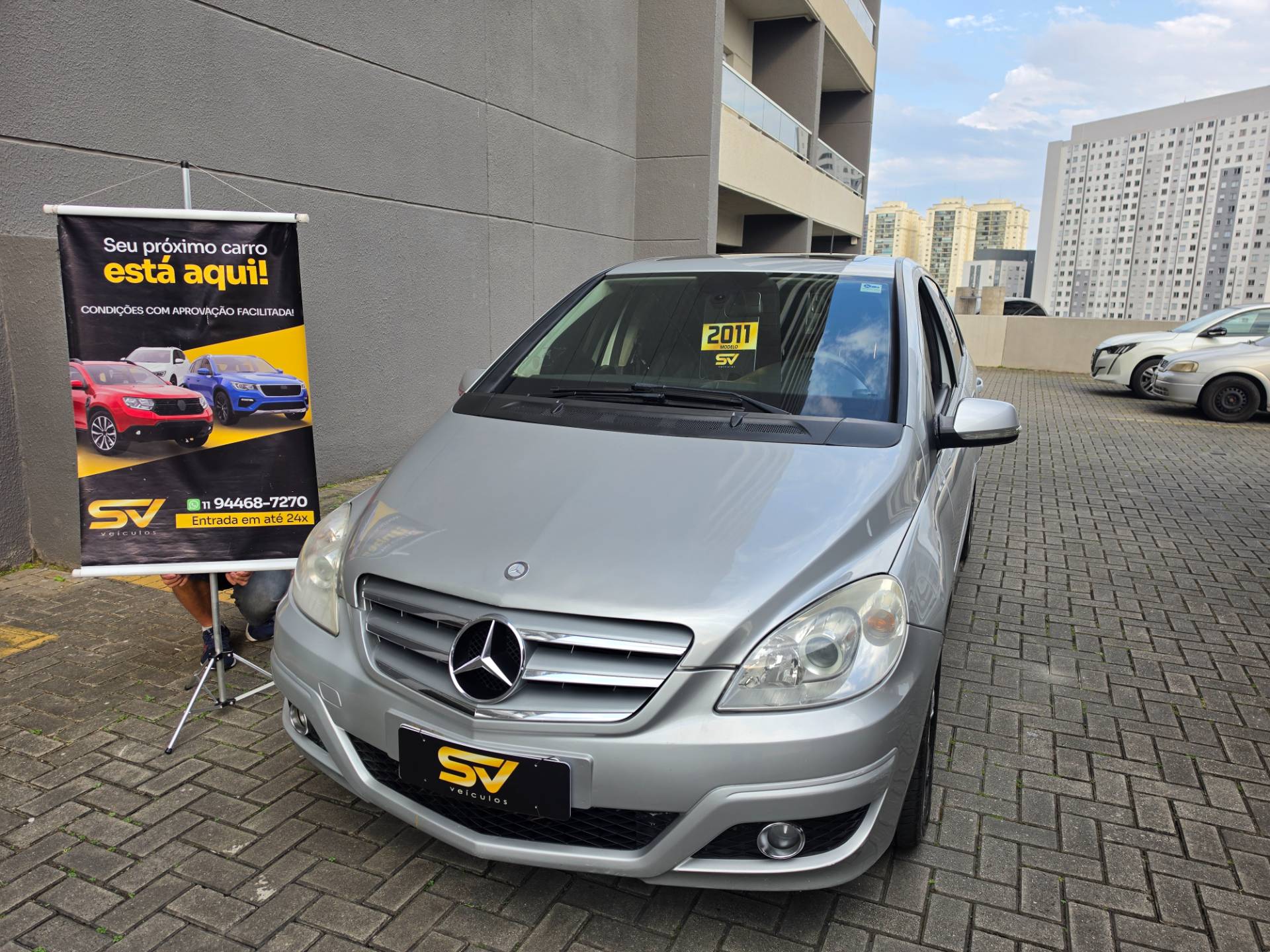 MERCEDES-BENZ B 180