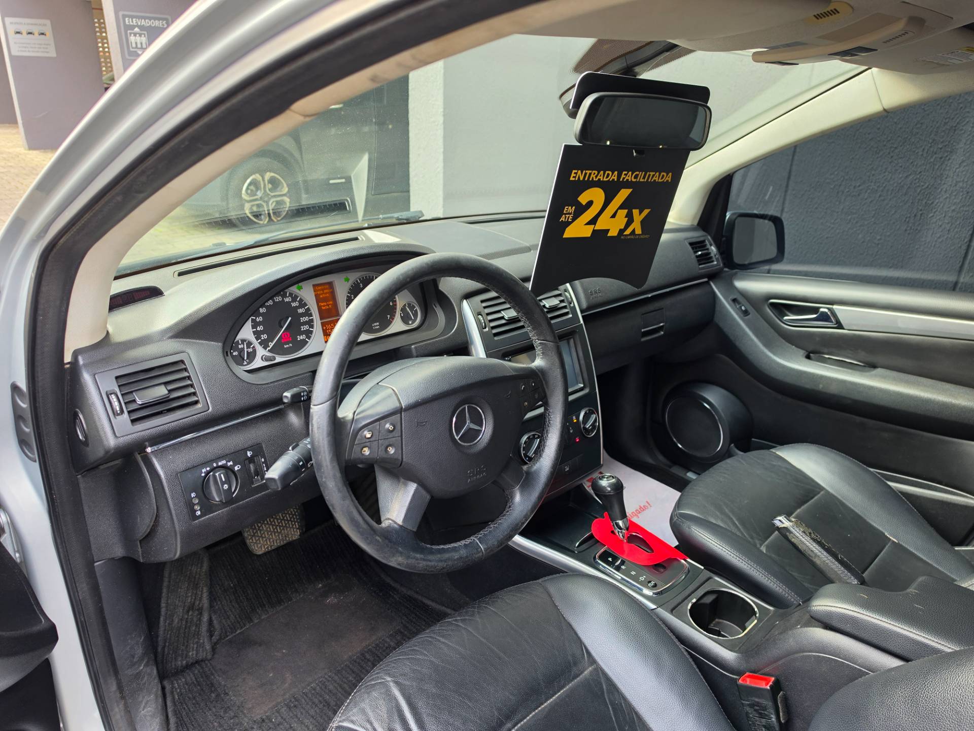 MERCEDES-BENZ B 180