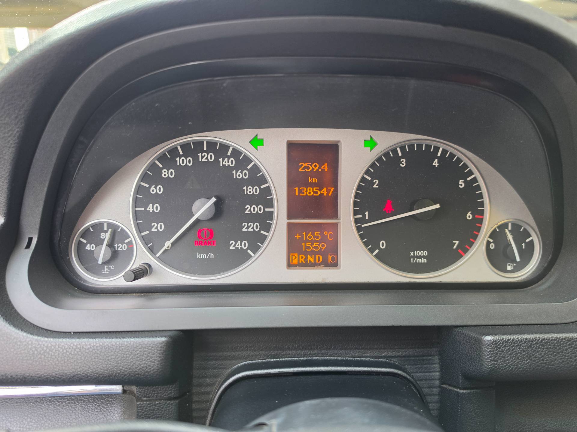 MERCEDES-BENZ B 180