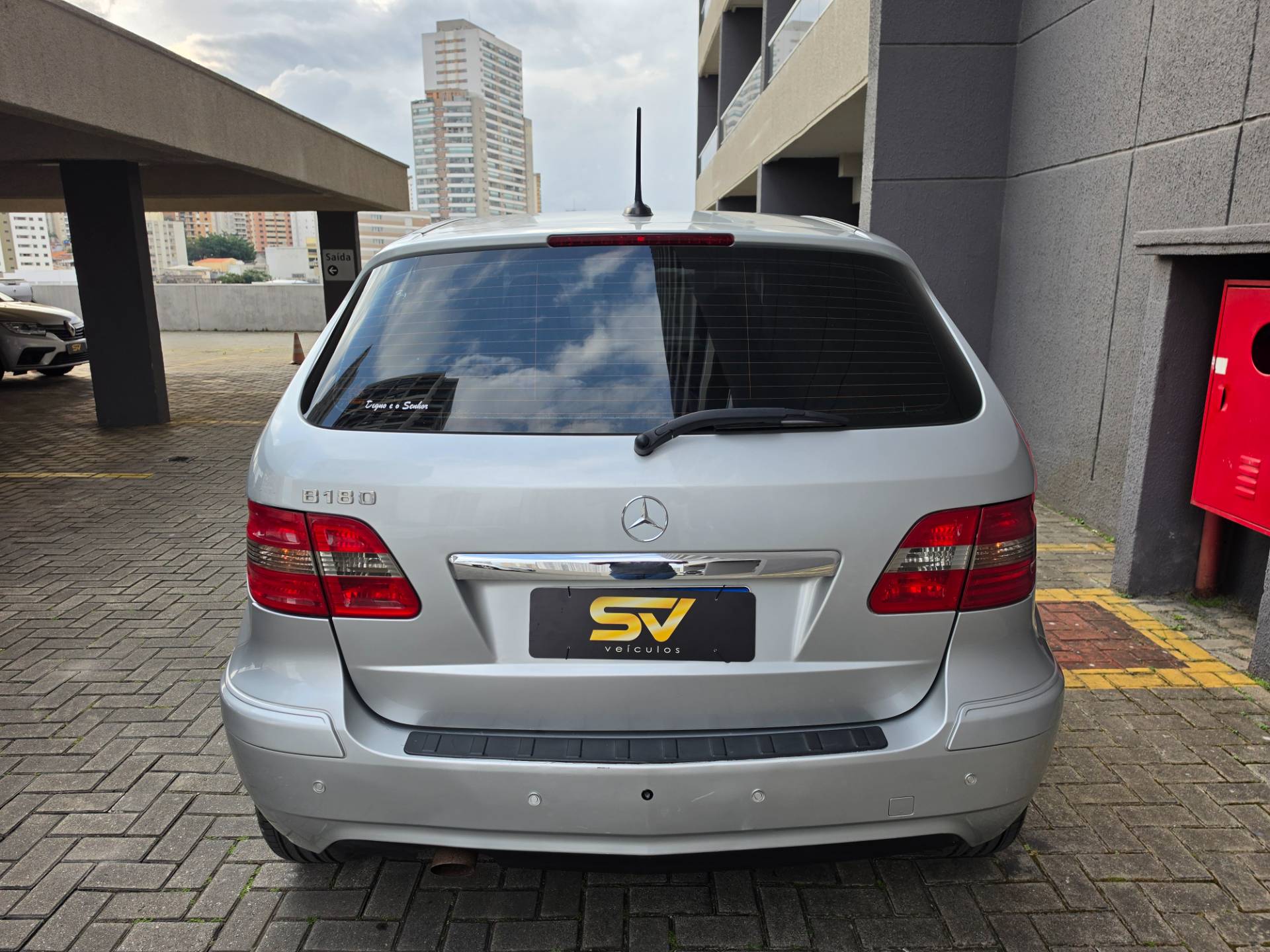 MERCEDES-BENZ B 180