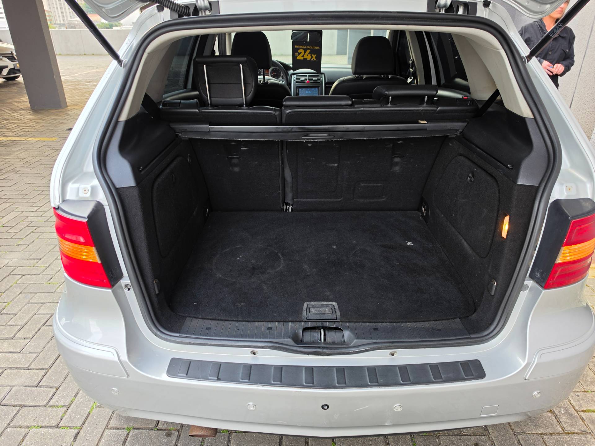 MERCEDES-BENZ B 180