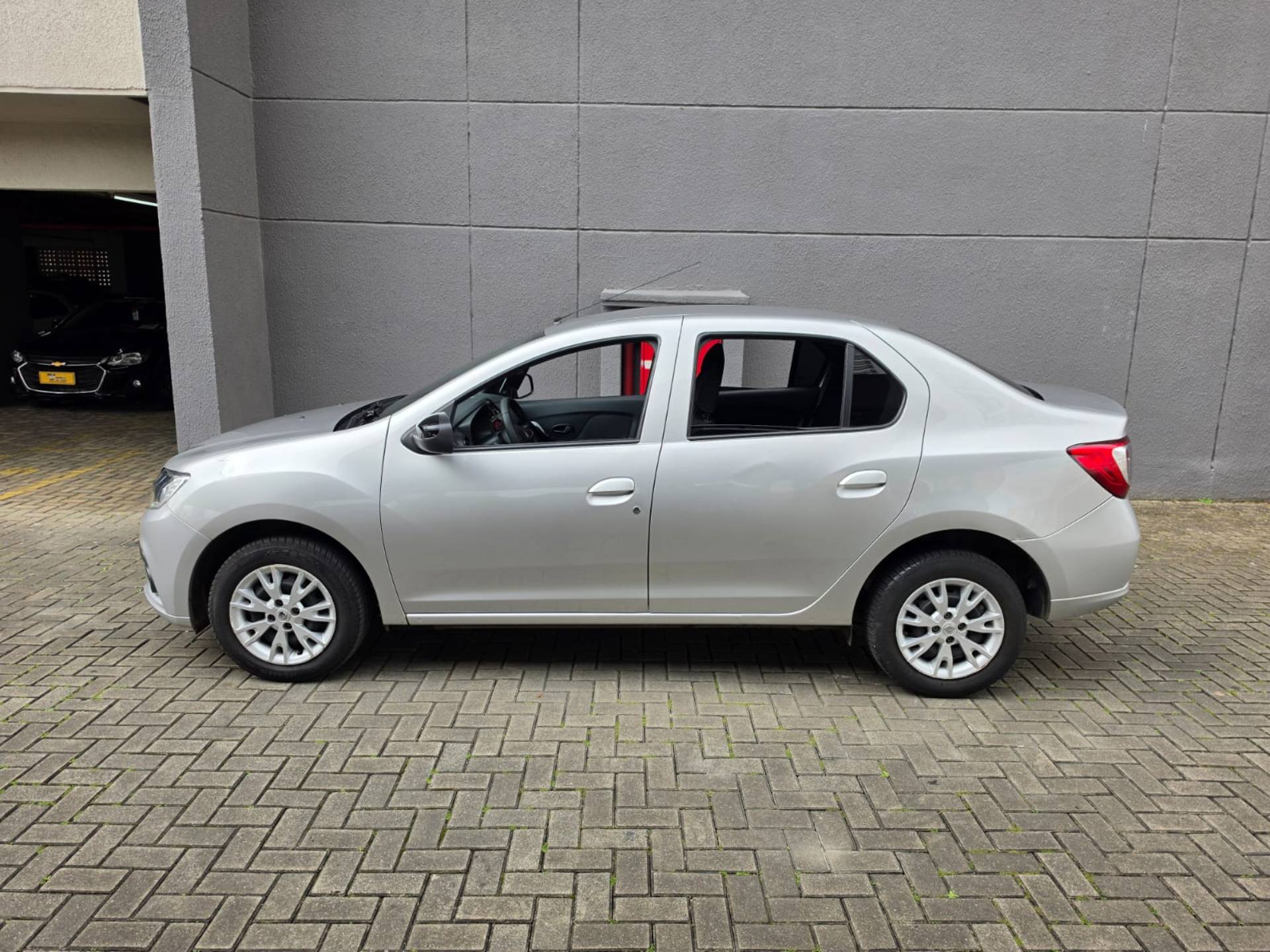 RENAULT LOGAN
