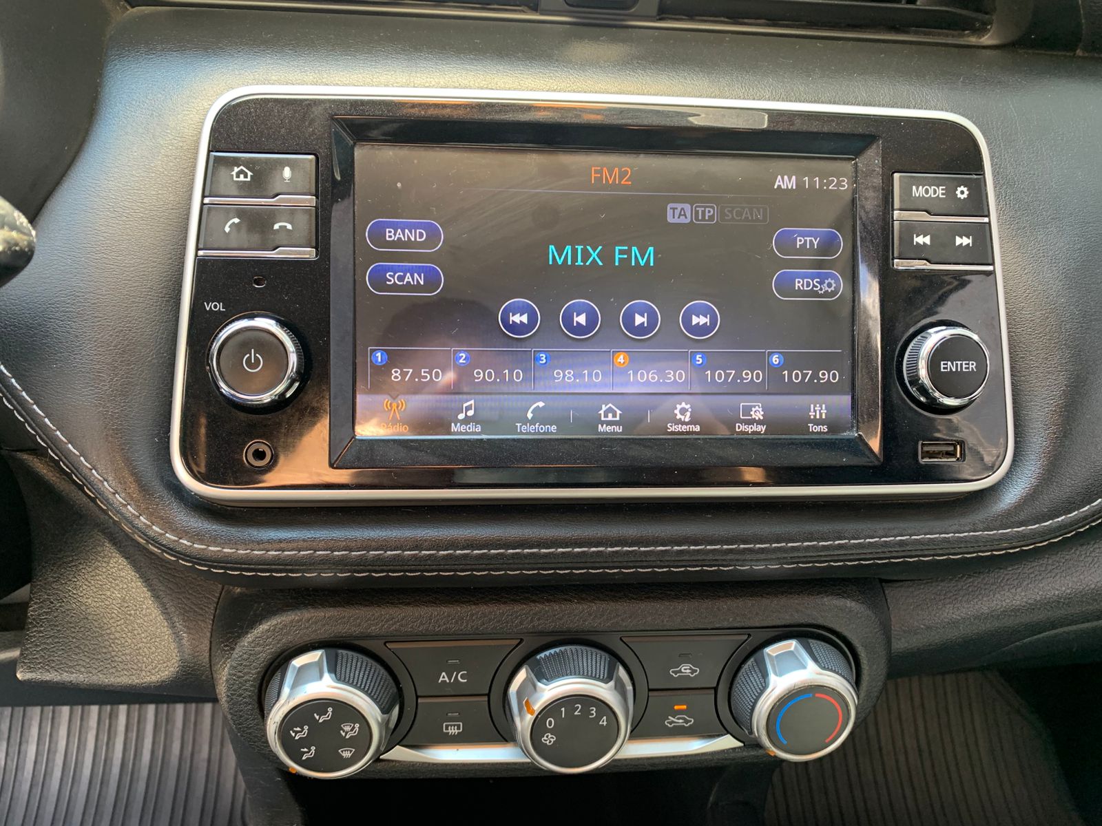 NISSAN KICKS