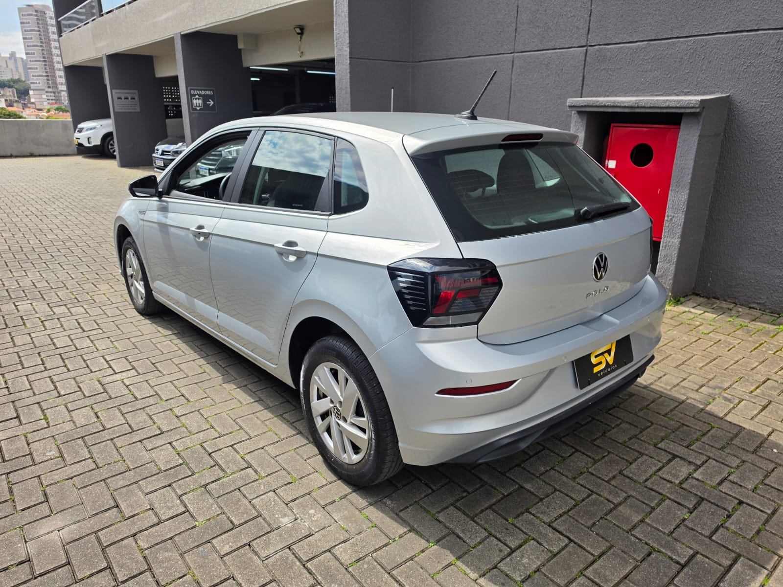 VOLKSWAGEN POLO