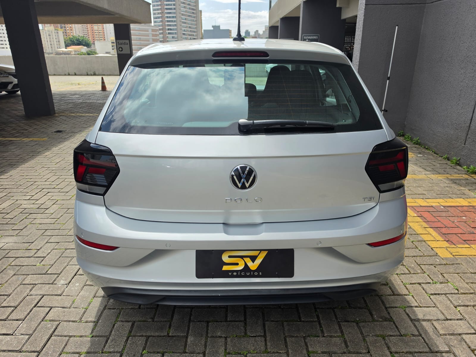 VOLKSWAGEN POLO