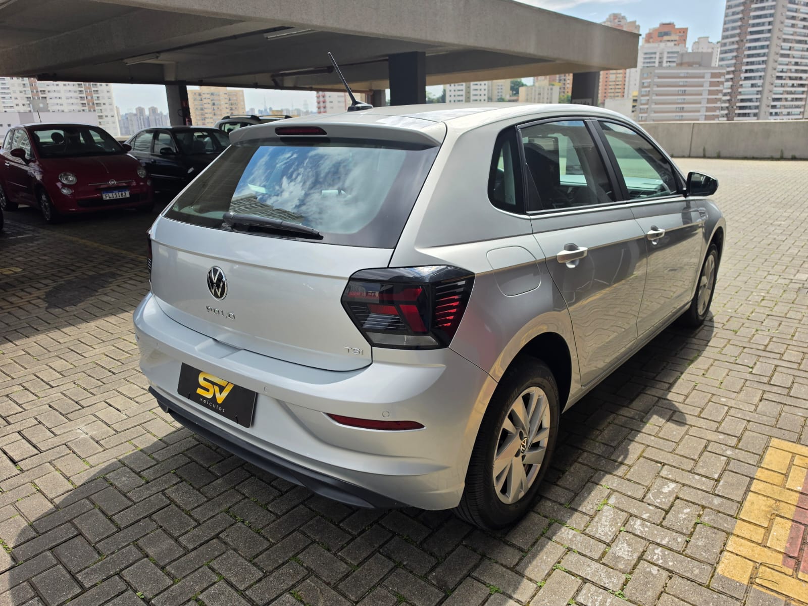 VOLKSWAGEN POLO