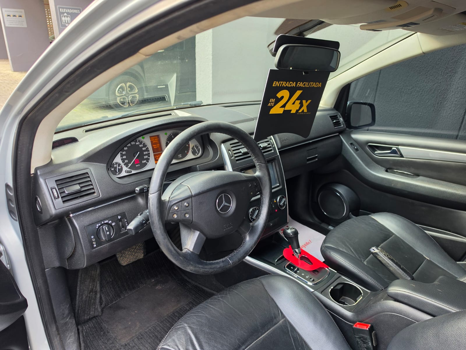 MERCEDES-BENZ B 180