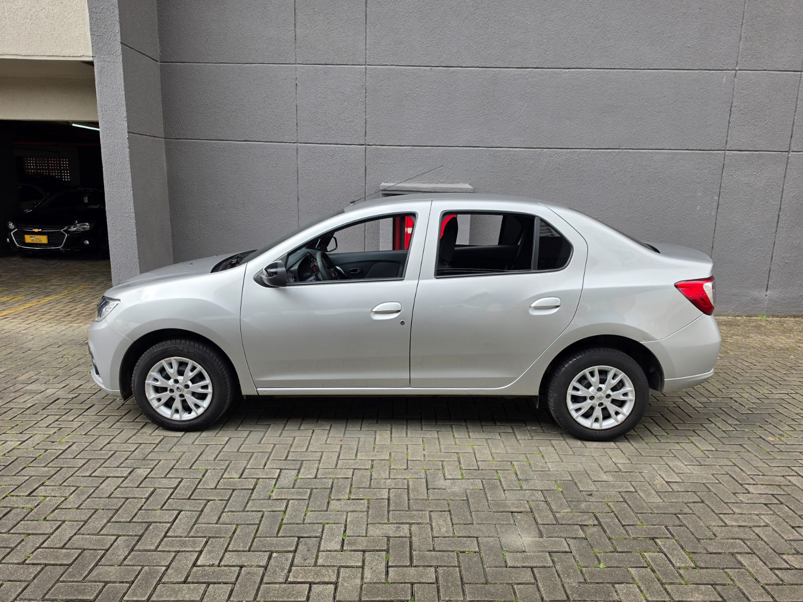 RENAULT LOGAN