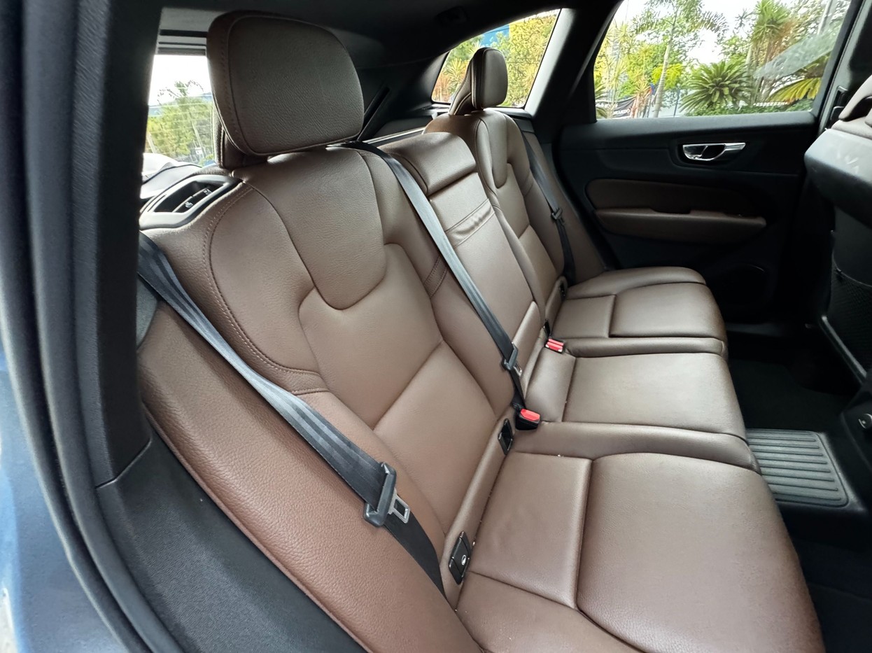 XC60 2.0 T8 MOMENTUM AWD