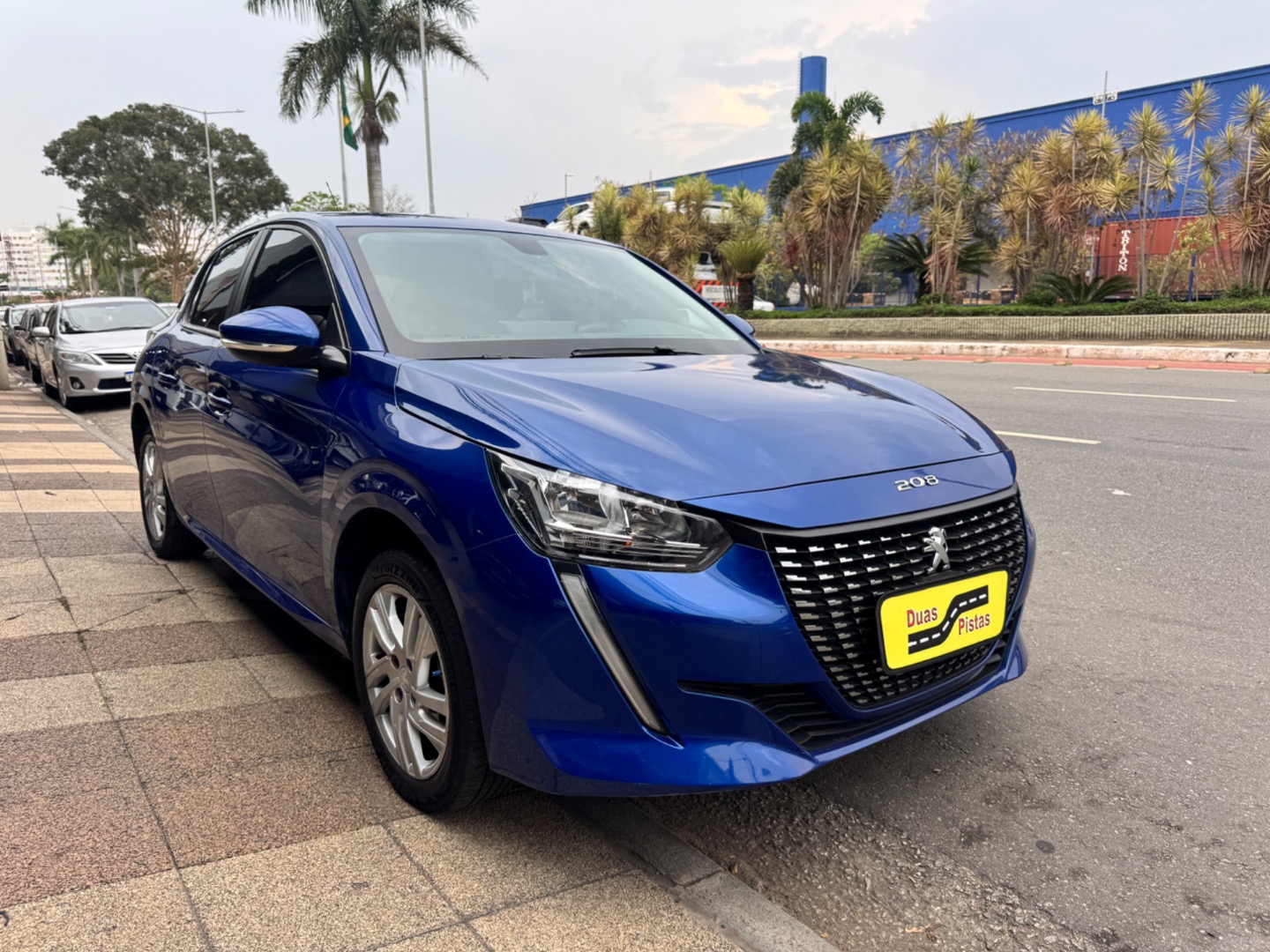 PEUGEOT 208