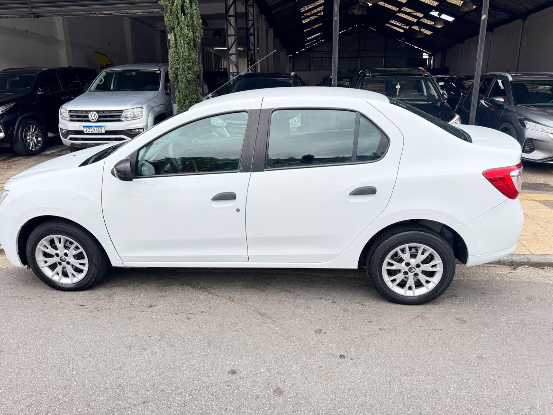 RENAULT LOGAN