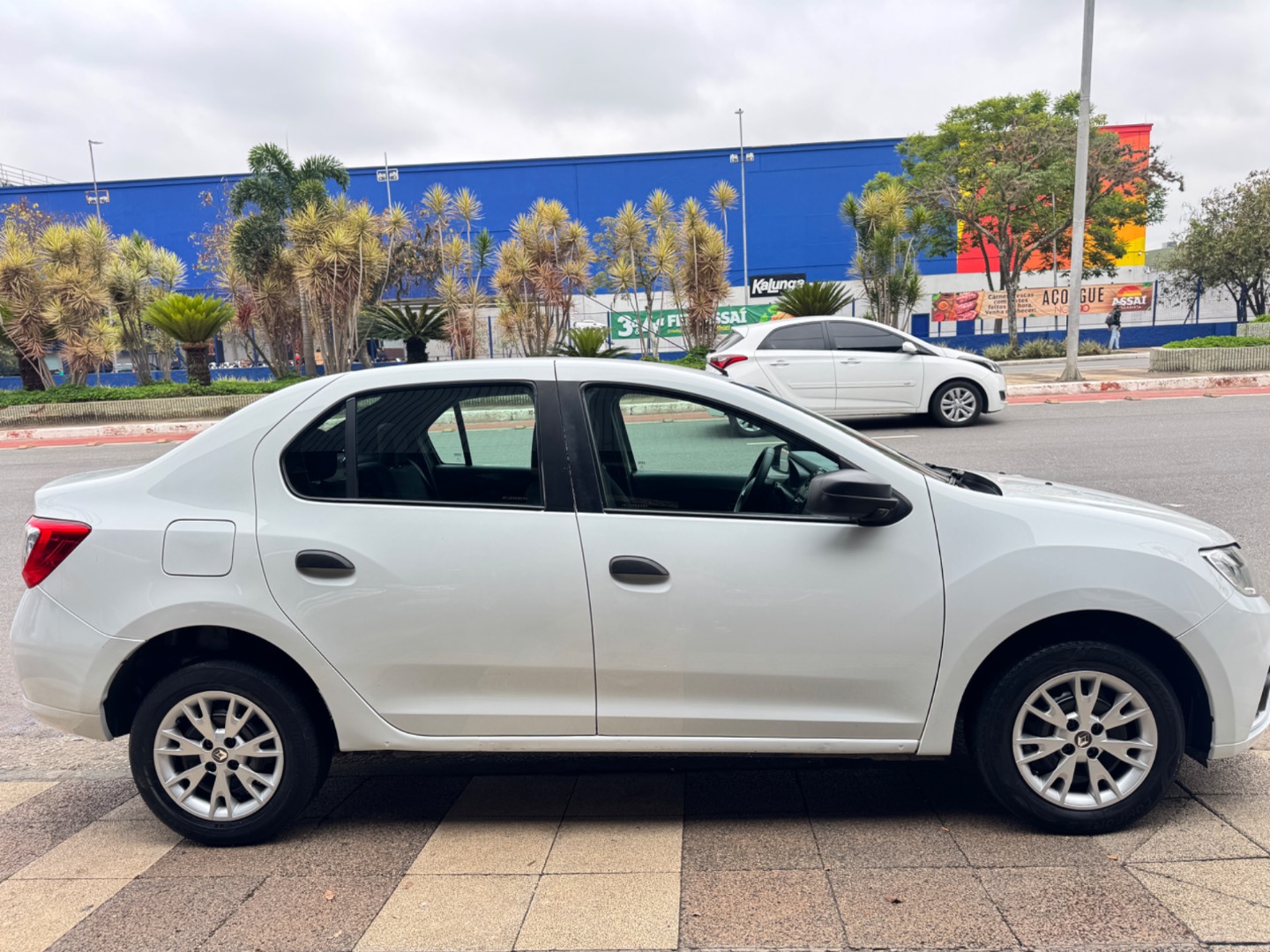 RENAULT LOGAN